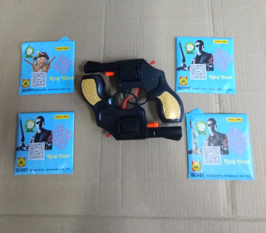 CL Crackers Ring Cap with Gun